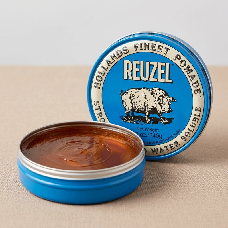Reuzel Blue Pomade, tarro abierto con contenido