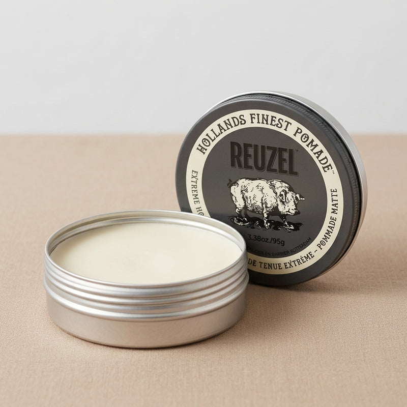 Reuzel Extreme Hold Matte Pomade, tarro abierto con producto