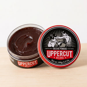 Uppercut Deluxe Pomade - tarro abierto con contenido