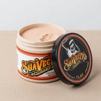 Suavecito Clay Pomade - tarro abierto con contenido