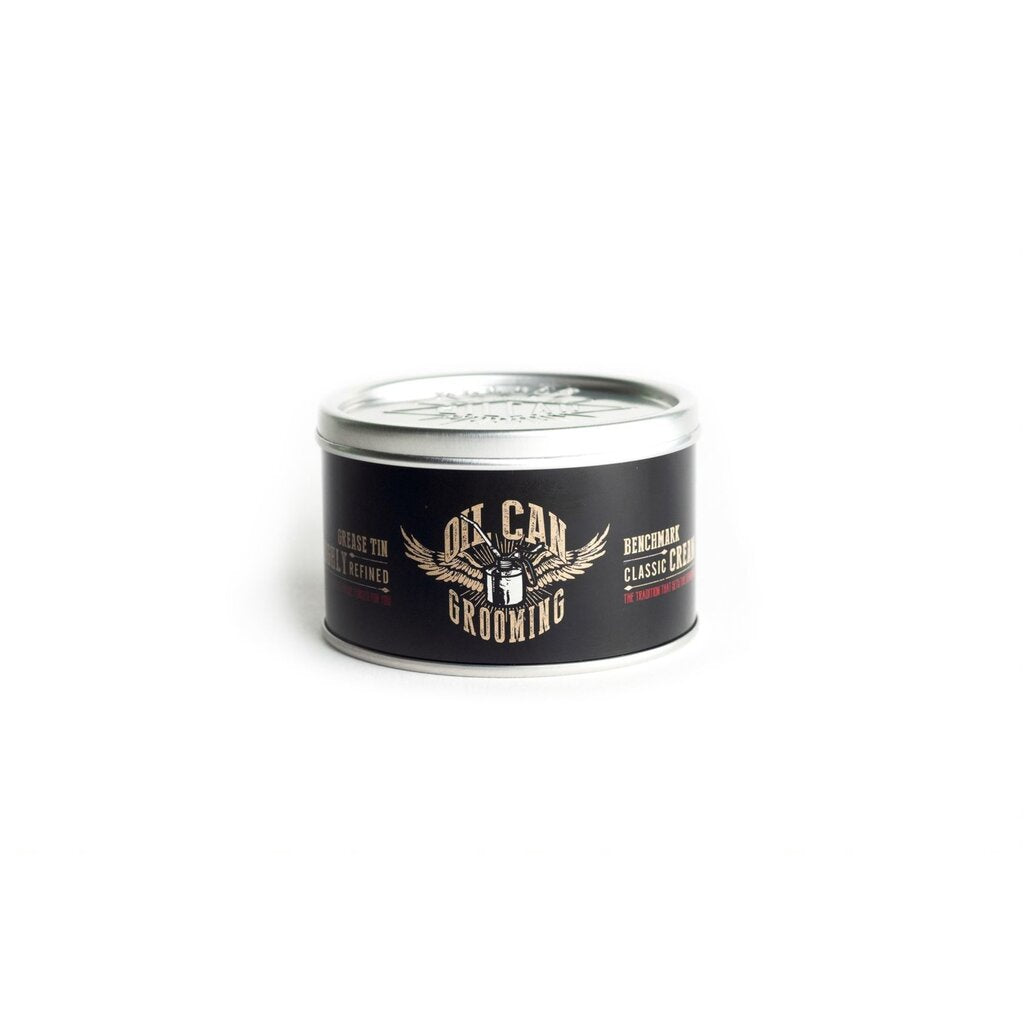 Oil Can Grooming Classic Cream, vista frontal de tarro sobre fondo blanco