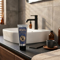 Reuzel Fiber Hair Gel - product in moderne thuis-setting