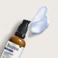 Bullfrog Mild Aftershave Fluid, flacon liggend met lichtblauwe textuurveeg
