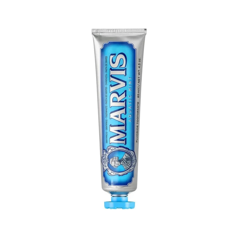 Marvis Aquatic Mint - vista frontal de tubo de pasta de dientes azul con etiqueta