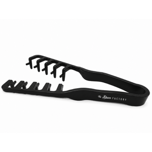 Peine de peinado negro The Shave Factory Magic Comb con púas anchas para dar textura y volumen al pelo.